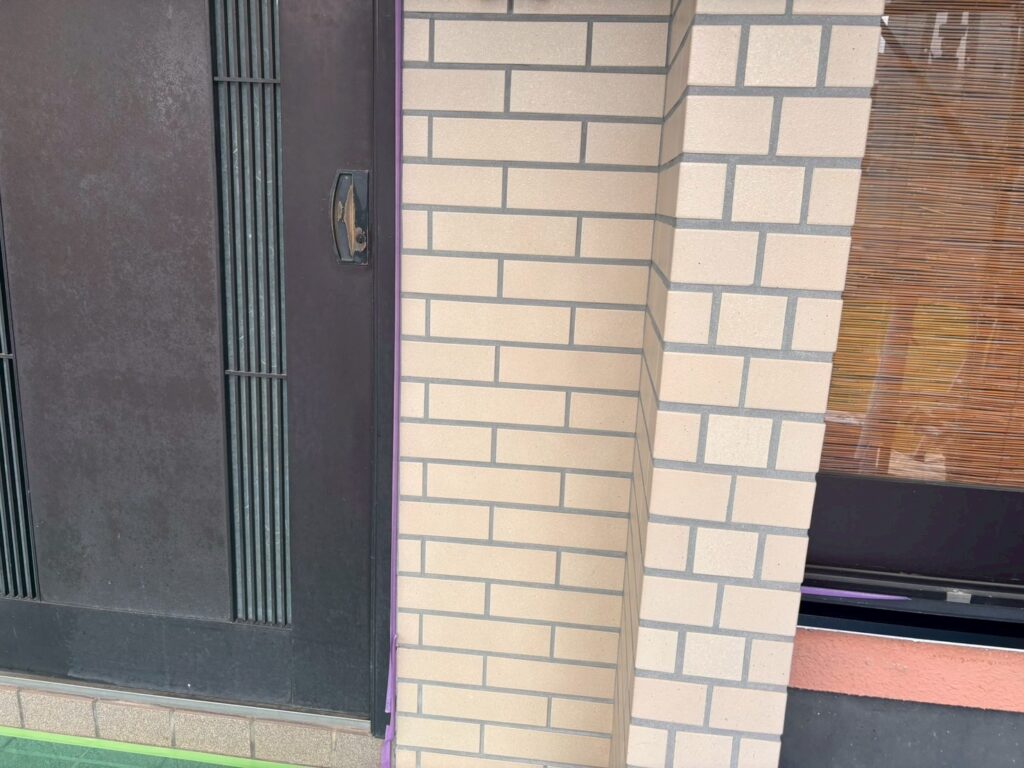 玄関壁タイル施工前