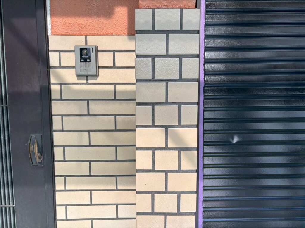 玄関壁タイル施工後